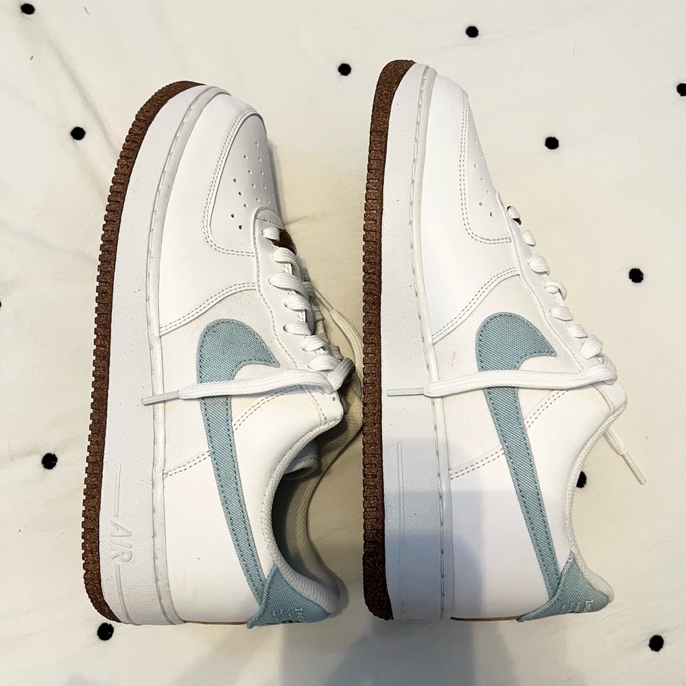 Nike Air Force 1 Shoes - Picture 2 of 5